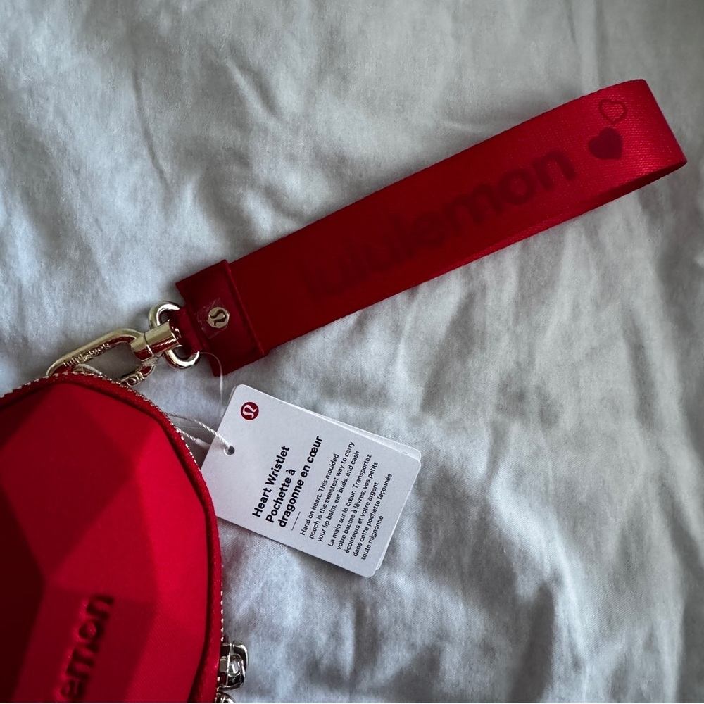 🆕❤️ Lululemon Heart Wristlet - Oxford Red - Picture 6 of 8